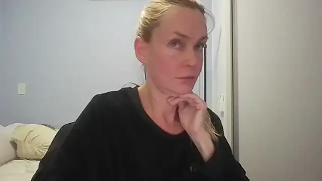 Snapshot of Annylove1 chatting on 05-25-26, 12:05 Annylove1 online show from 05-25-26, 12:05