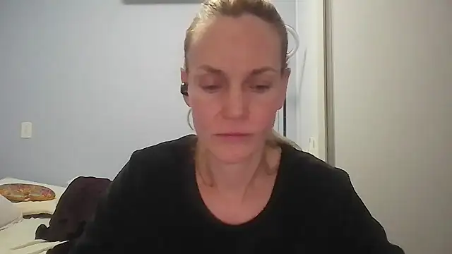 Snapshot of Annylove1 chatting on 06-01-26, 12:23 Annylove1 online show from 06-01-26, 12:23