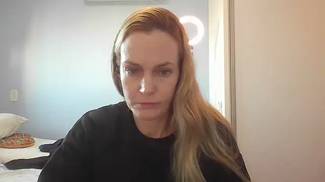 Snapshot of Annylove1 chatting on 06-05-26, 10:43 Annylove1 online show from 06-05-26, 10:43