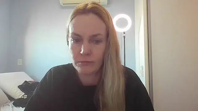 Snapshot of Annylove1 chatting on 06-08-26, 10:48 Annylove1 online show from 06-08-26, 10:48