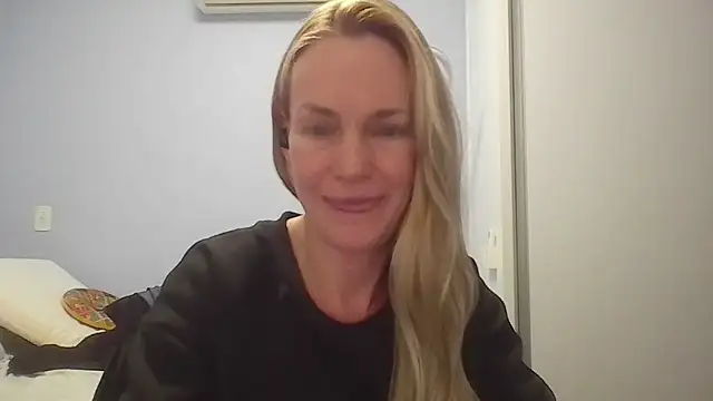 Snapshot of Annylove1 chatting on 06-09-26, 12:44 Annylove1 online show from 06-09-26, 12:44