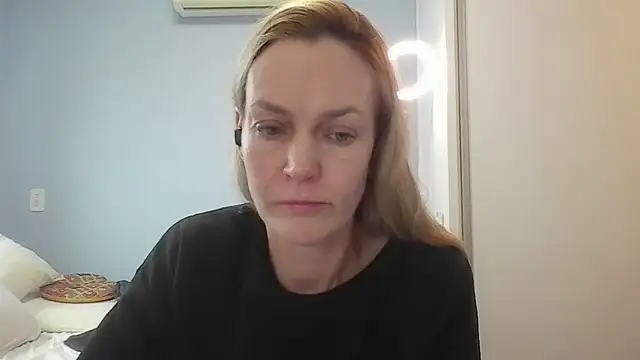 Snapshot of Annylove1 chatting on 06-11-26, 10:46 Annylove1 online show from 06-11-26, 10:46