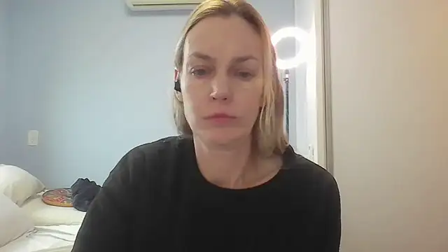Snapshot of Annylove1 chatting on 06-12-26, 10:47 Annylove1 online show from 06-12-26, 10:47