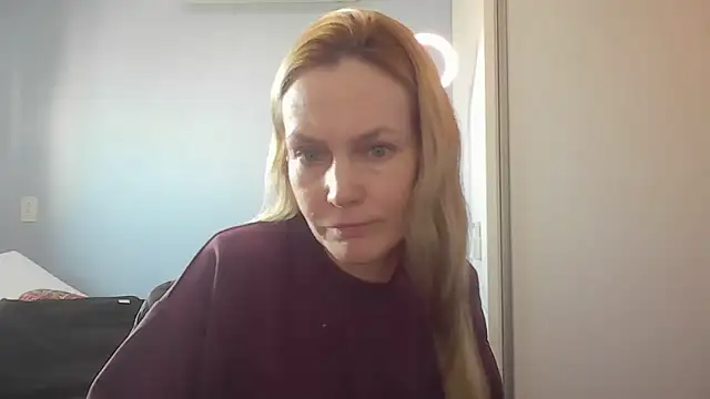 Snapshot of Annylove1 chatting on 06-17-26, 12:40 Annylove1 online show from 06-17-26, 12:40