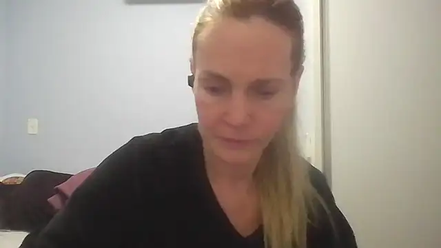 Snapshot of Annylove1 chatting on 06-22-26, 12:35 Annylove1 online show from 06-22-26, 12:35