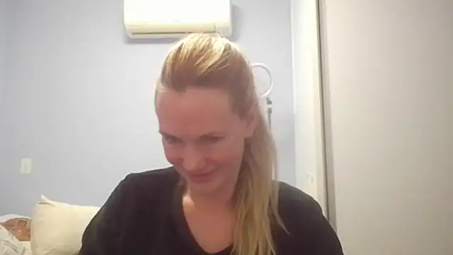 Snapshot of Annylove1 chatting on 06-23-26, 12:19 Annylove1 online show from 06-23-26, 12:19