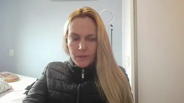 Snapshot of Annylove1 chatting on 06-24-26, 12:48 Annylove1 online show from 06-24-26, 12:48