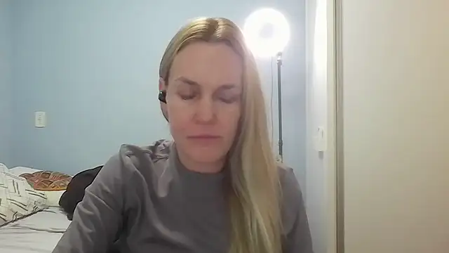 Snapshot of Annylove1 chatting on 06-30-26, 12:17 Annylove1 online show from 06-30-26, 12:17