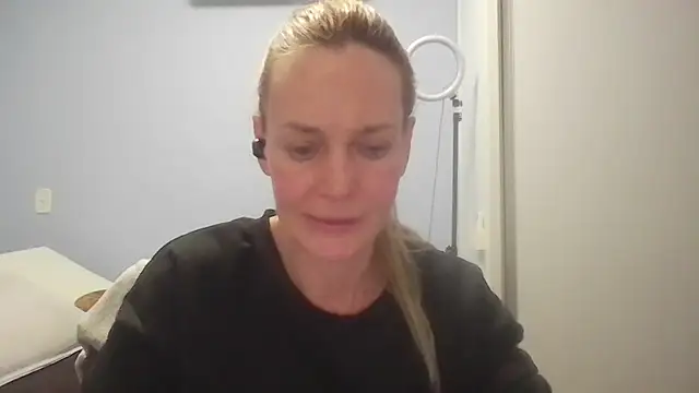 Snapshot of Annylove1 chatting on 07-12-26, 12:34 Annylove1 online show from 07-12-26, 12:34
