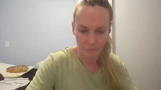 Snapshot of Annylove1 chatting on 07-27-26, 12:06 Annylove1 online show from 07-27-26, 12:06