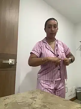 Hannahoff online show from 01-17-25, 04:15