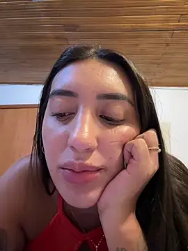 Snapshot of Hannahoff chatting on 05-10-26, 04:17 Hannahoff online show from 05-10-26, 04:17