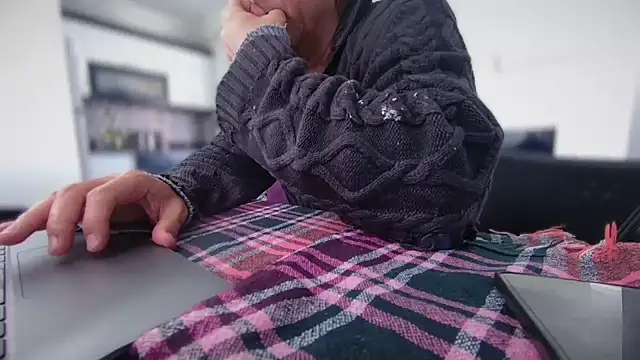 Snapshot of ALPHANDRE chatting on 12-19-25, 10:44 ALPHANDRE online show from 12-19-25, 10:44