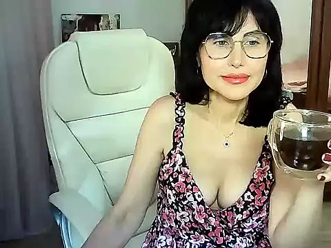 Snapshot of Alyona_Alex chatting on 10-26-25, 09:04 Alyona Alex online show from 10-26-25, 09:04