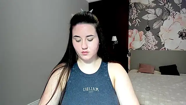 Roxie Bradley online show from 02-19-26, 07:37