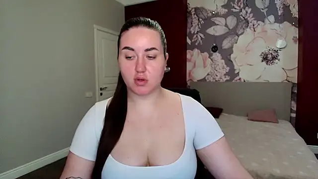 Roxie Bradley online show from 04-17-26, 06:16