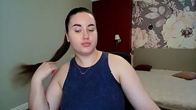 Snapshot of Roxie_Bradley chatting on 06-17-26, 06:49 Roxie Bradley online show from 06-17-26, 06:49