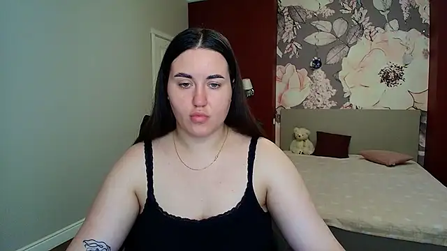 Snapshot of Roxie_Bradley chatting on 07-15-26, 05:45 Roxie Bradley online show from 07-15-26, 05:45