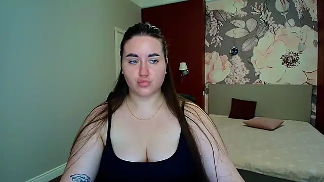 Snapshot of Roxie_Bradley chatting on 07-17-26, 05:47 Roxie Bradley online show from 07-17-26, 05:47