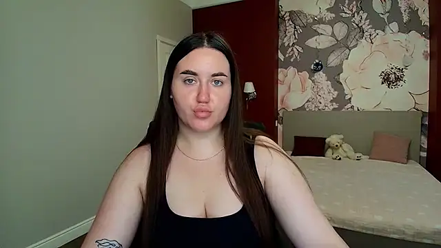 Snapshot of Roxie_Bradley chatting on 07-27-26, 05:36 Roxie Bradley online show from 07-27-26, 05:36