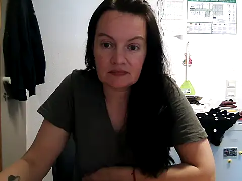 Snapshot of LoveNBloom chatting on 05-25-26, 06:03 LoveNBloom online show from 05-25-26, 06:03