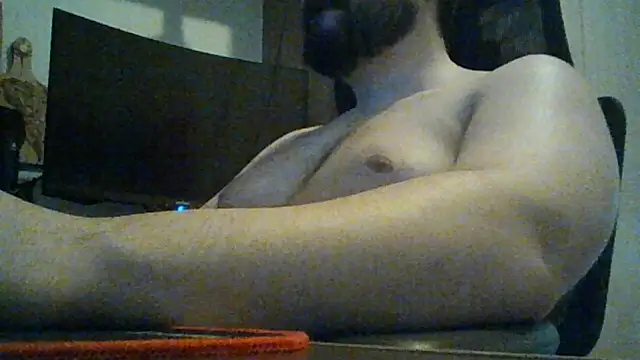 Snapshot of roberc4m chatting on 10-06-25, 02:47 roberc4m online show from 10-06-25, 02:47