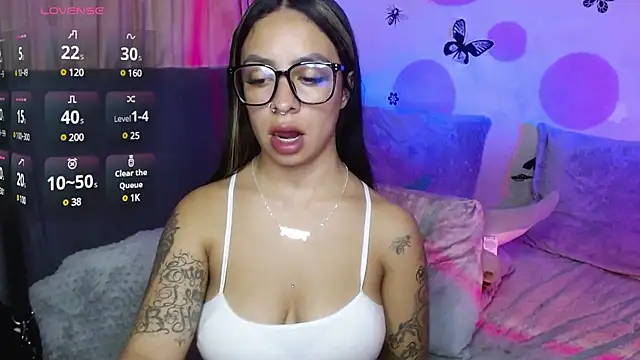 Snapshot of Cata_cortes chatting on 02-21-25, 06:07 Cata cortes online show from 02-21-25, 06:07