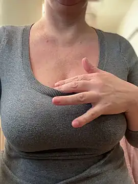 Snapshot of sweetmystery1 chatting on 02-21-25, 02:38 sweetmystery1 online show from 02-21-25, 02:38