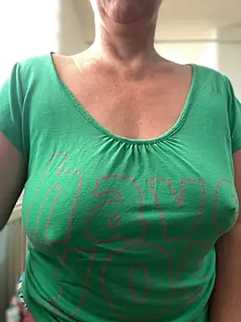 Snapshot of sweetmystery1 chatting on 09-27-25, 03:28 sweetmystery1 online show from 09-27-25, 03:28