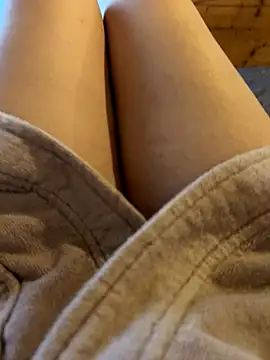 Snapshot of sweetmystery1 chatting on 11-18-25, 10:31 sweetmystery1 online show from 11-18-25, 10:31