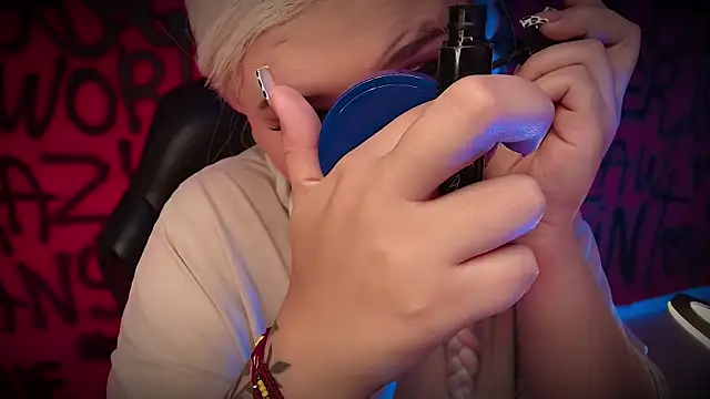 Laura takint online show from 02-15-25, 04:01