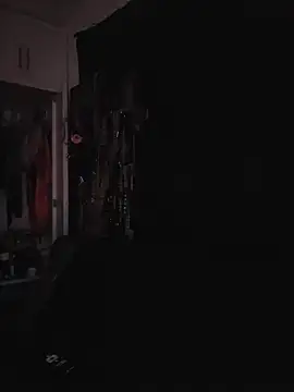 Snapshot of Laura_takint chatting on 12-19-25, 07:10 Laura takint online show from 12-19-25, 07:10