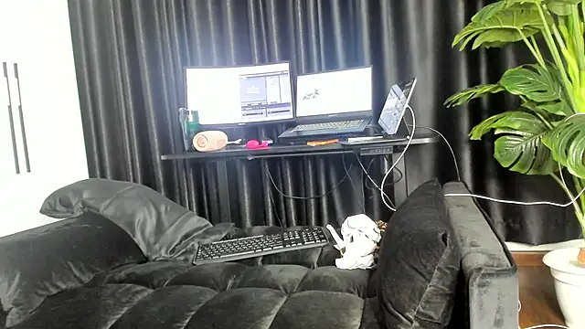 naughty bigass online show from 03-10-26, 08:14