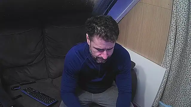 Snapshot of rob2810 chatting on 02-26-25, 06:43 rob2810 online show from 02-26-25, 06:43