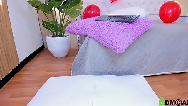 Snapshot of Mackenzie_17 chatting on 02-20-26, 08:27 Mackenzie 17 online show from 02-20-26, 08:27