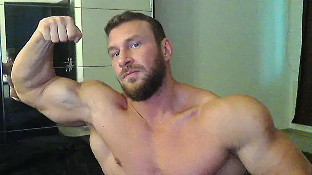Snapshot of muscularkevin chatting on 10-27-25, 02:21 muscularkevin online show from 10-27-25, 02:21