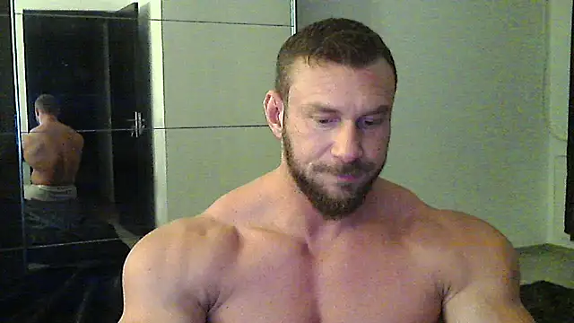 Snapshot of muscularkevin chatting on 11-18-25, 04:39 muscularkevin online show from 11-18-25, 04:39