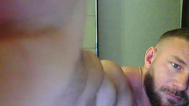 Snapshot of muscularkevin chatting on 12-16-25, 05:01 muscularkevin online show from 12-16-25, 05:01
