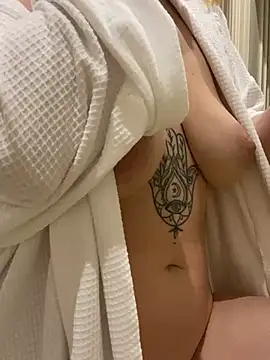 Snapshot of Amazoniiaa chatting on 01-25-25, 02:03 Amazoniiaa online show from 01-25-25, 02:03