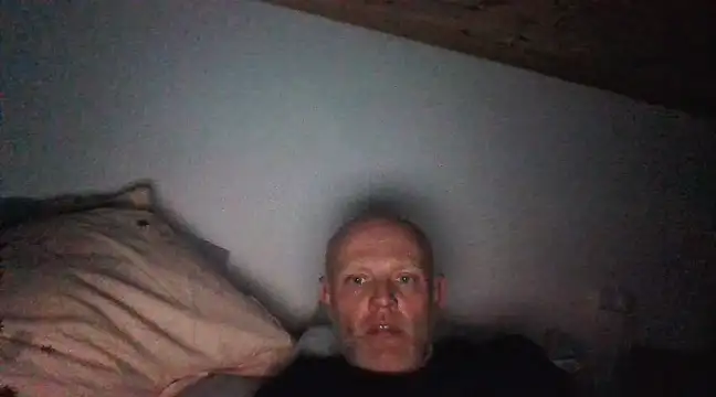 Snapshot of davigochi77bcn chatting on 03-05-25, 02:36 davigochi77bcn online show from 03-05-25, 02:36