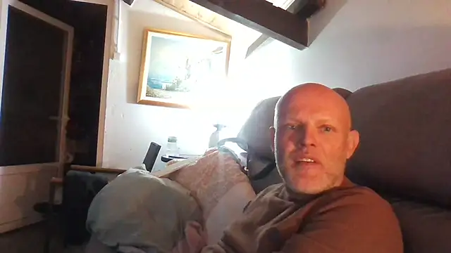 Snapshot of davigochi77bcn chatting on 03-17-25, 10:38 davigochi77bcn online show from 03-17-25, 10:38