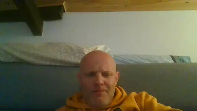 Snapshot of davigochi77bcn chatting on 11-18-25, 08:02 davigochi77bcn online show from 11-18-25, 08:02