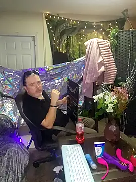 Snapshot of Hotredheadandtoungelasher chatting on 12-31-24, 10:58 Hotredheadandtoungelasher online show from 12-31-24, 10:58