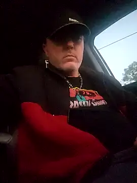 Snapshot of Hotredheadandtoungelasher chatting on 02-14-25, 11:53 Hotredheadandtoungelasher online show from 02-14-25, 11:53