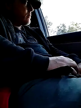 Snapshot of Hotredheadandtoungelasher chatting on 02-20-25, 10:48 Hotredheadandtoungelasher online show from 02-20-25, 10:48