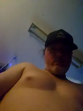 Snapshot of Hotredheadandtoungelasher chatting on 11-15-25, 06:11 Hotredheadandtoungelasher online show from 11-15-25, 06:11