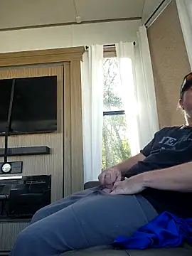 Snapshot of Hotredheadandtoungelasher chatting on 11-17-25, 04:13 Hotredheadandtoungelasher online show from 11-17-25, 04:13