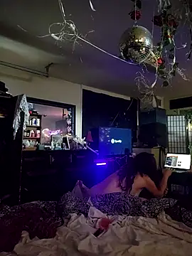 Snapshot of Hotredheadandtoungelasher chatting on 12-15-25, 06:01 Hotredheadandtoungelasher online show from 12-15-25, 06:01