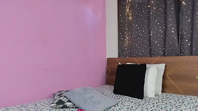 SaraVergara online show from 03-09-25, 02:21