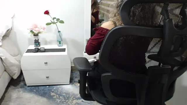 jesy hot online show from 05-12-26, 10:07